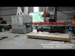 ローラーコンベヤー付きの自動木板積載機